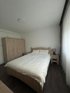 Modern Apartment with Free Parking - 4