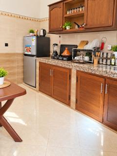 Relaxing simpl-Style Apartment Near Airport - 8