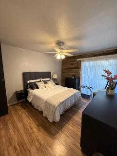2 bed 2 bath by Airport near Downtown TV fits 6 - 5