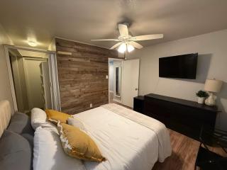 2 bed 2 bath by Airport near Downtown TV fits 6 - 2