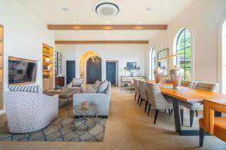 Sunset View Estate with Infinity Pool, Hot Tub, Media Room and Gym - 9