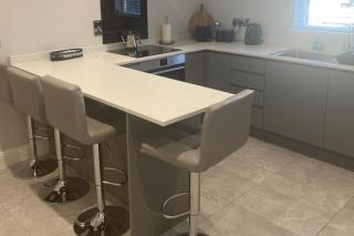 Modern 3-Bed Apartment in Magherafelt Sleeps 8 - 8