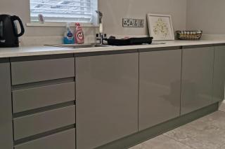 Modern 3-Bed Apartment in Magherafelt Sleeps 8 - 5