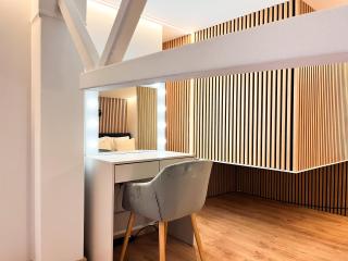 Spacious Romantic Riverside Loft with Two Levels - 6