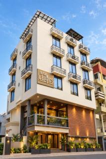 Hotel Raw Leaves Premium Family & Business Hotel Near Rajkot Railway Station - 0