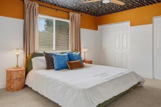 4BR Midtown Oasis Pool Hot Tub Putting Green - 7