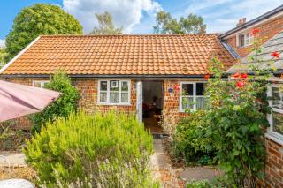 Snowdrop Cottage, Grove Farm - 0