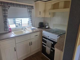 2-Bed - Sleeps 6 - Free Parking - 4
