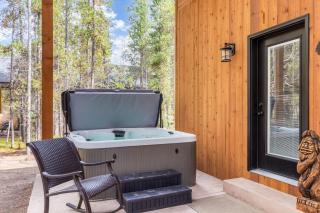 Sasquatch Hideaway-Hot Tub - 7