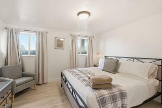 Lower Grove-Remodeled-King Bed - 9