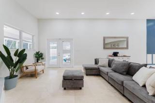 5BR Beach Escape Pool BBQ Sleeps 26 - 4