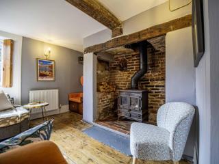 Broadstairs Viking Bay - 17th-Century Flint Cottage - 4 bedrooms - Garden - Historic Home in Heart of Town - 4