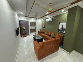 Olive 1-Bed Eiffel View Apartment 700 Sq Ft - 0