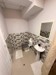 Modern City Loft5 Kitchen Elevator Sleeps 4 - 2