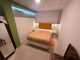Modern City Loft5 Kitchen Elevator Sleeps 4 - 1