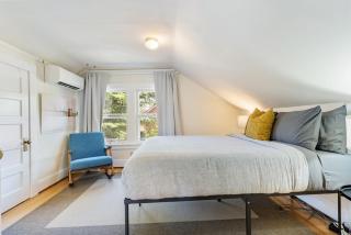 Charming Pet-Friendly Home in NE Portland - 9