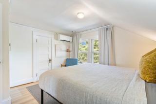 Charming Pet-Friendly Home in NE Portland - 6
