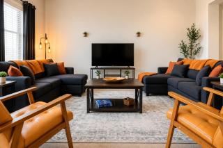 Spacious Loft with Fireplace - near CSU, Playhouse, Progressive field, R&R Hall of Fame with Gym & Sauna and Sleeps 12 - 0