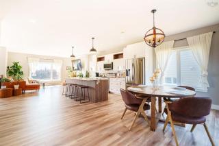 Halifax Getaway in Nature 4-bedroom House - 1
