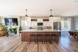 Halifax Getaway in Nature 4-bedroom House - 2