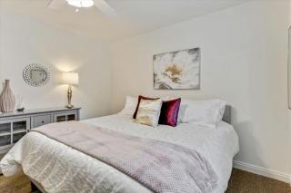 Hillside Haven-Massage-Patio - 7