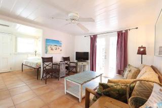 Beach Cottage Heart of Siesta Key Village For 4 - 9
