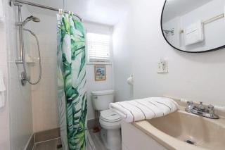 Beach Cottage Heart of Siesta Key Village For 4 - 1
