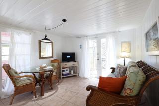 Blue Dolphin Cottage Walk To Siesta Key Beach - 0