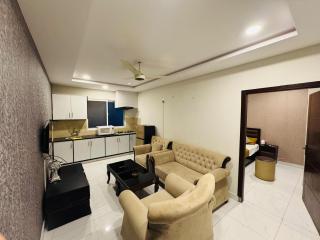 One bed fully furnished apartment available for rent in gulberg green islamabad - 1