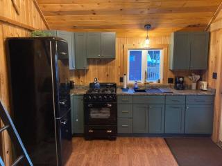 Rangeley Lakefront Cabin. Boat Dock. Close to Town - 5