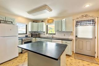 Cottage at 213-Hottub-Yard - 1