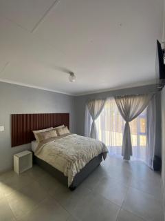 CW4 Guest House - 7