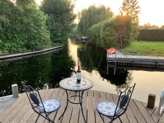 Luxury Waterfront Villa with Pool at Vinkeveense Plassen Near Amsterdam - 0
