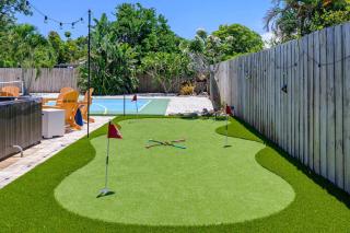 Sports Court Putt Putt Gym Pool Hot Tub - 7