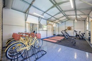 Sports Court Putt Putt Gym Pool Hot Tub - 4