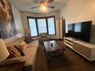 3BR Detroit Home | Backyard | Sleeps 6 - 0