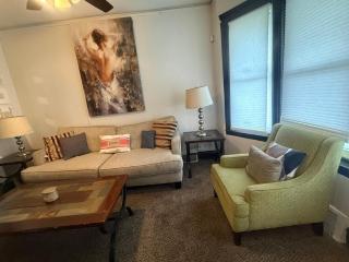 3BR Detroit Home | Backyard | Sleeps 6 - 4