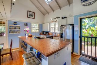 Walk to Beach: Paniolo Hale Townhome w/ Ocean View - 8