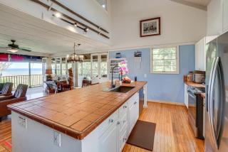 Walk to Beach: Paniolo Hale Townhome w/ Ocean View - 2