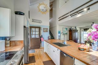 Walk to Beach: Paniolo Hale Townhome w/ Ocean View - 1