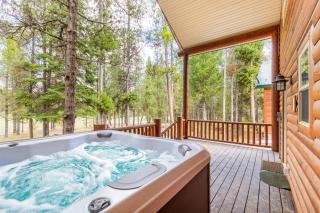 Paradise In The Pines-Hot Tub - 9