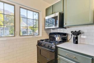 Mountainside Cottage-Yard-BBQ - 3