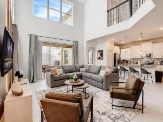 5BR Vacation Home with Private Pool and Jacuzzi - 8