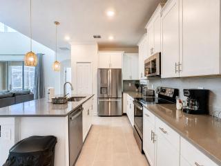 5BR Vacation Home with Private Pool and Jacuzzi - 7