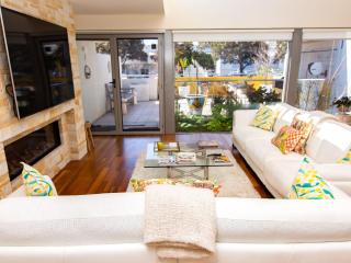 Central on Ommanney - Stylish Bunbury Townhouse - 6