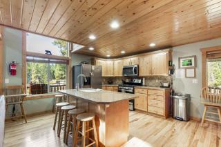 Alpenglow-2 Cabins-Hot Tub - 3