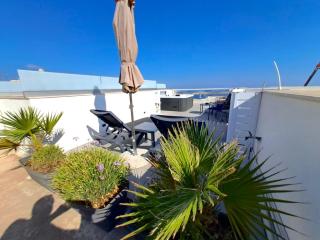 Mellieha Penthouse seaviews hot tub by Homely - 8