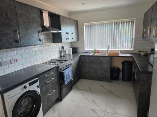 Spacious 4-Bed House, Brierley Hill - 3