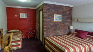 Arabella Motor Inn (formerly South Tweed Motor Inn) - 1