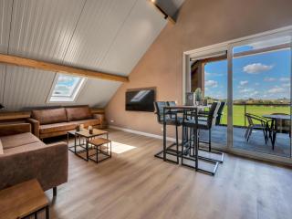 Beautiful new group home with panoramic views - 1